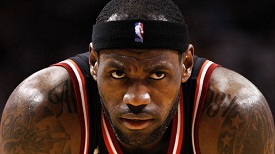 لاعب كرة السلة ليبرون جيمس